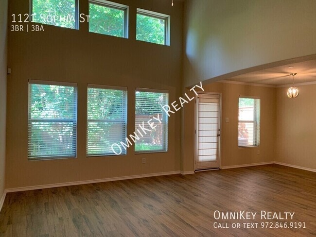 Building Photo - 1121 Sophia St