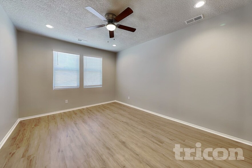 Building Photo - 1806 Valle Vista Rd NW