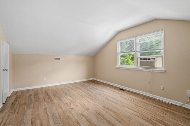 Building Photo - 4117 Rainbow Dr