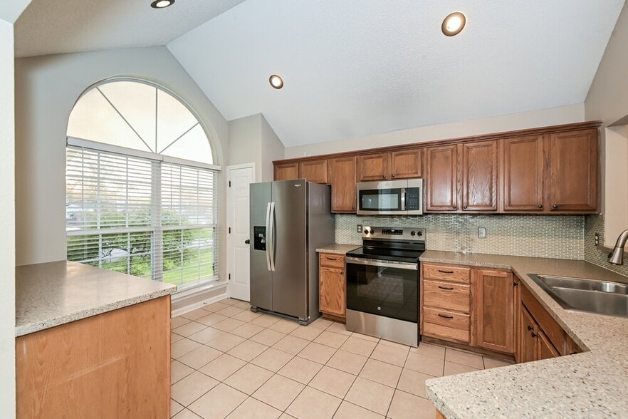 Building Photo - 2204 Joann Dr