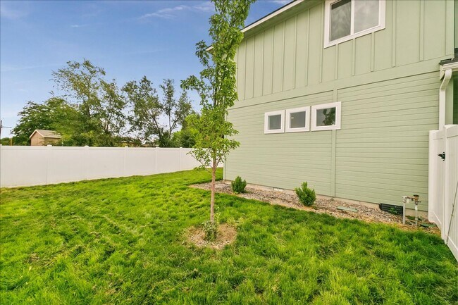Building Photo - Spacious 3 Bed, 2.5 Bath Rental in Homedal...