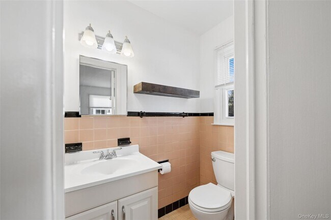 Building Photo - 31 Evelyn Ln