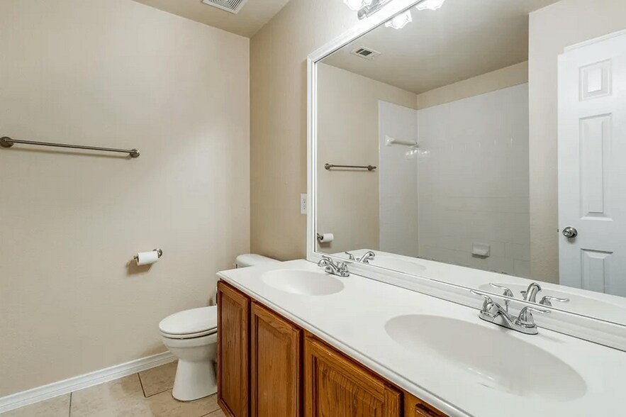 Building Photo - 11431 Wovenedge Ct