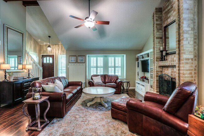 Building Photo - 24 Edgewood Forest Ct