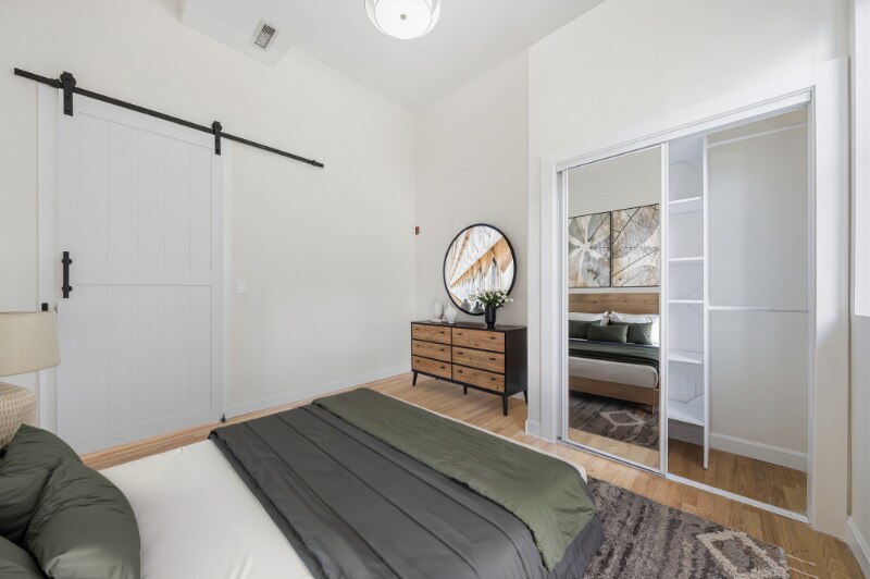 Building Photo - 156 Chelsea St