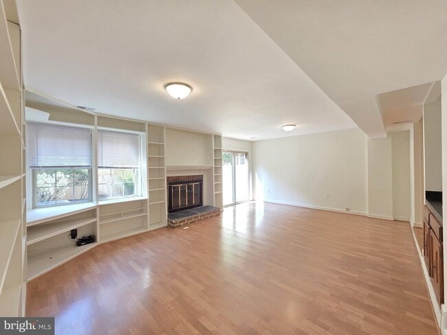 Building Photo - 5814 Tudor Ln