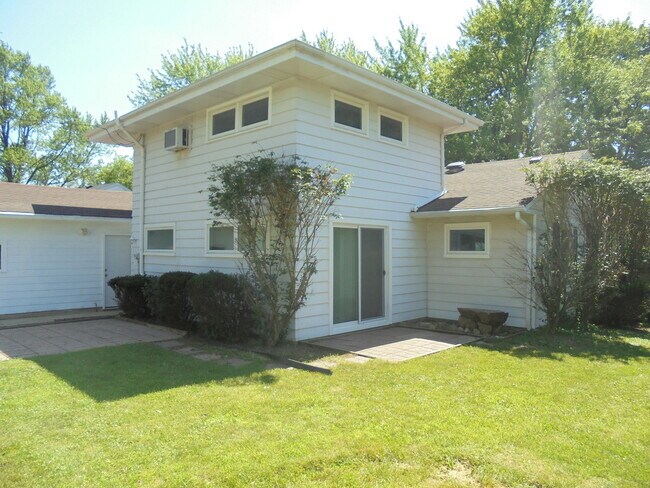 Building Photo - 1434 Walnut Dr