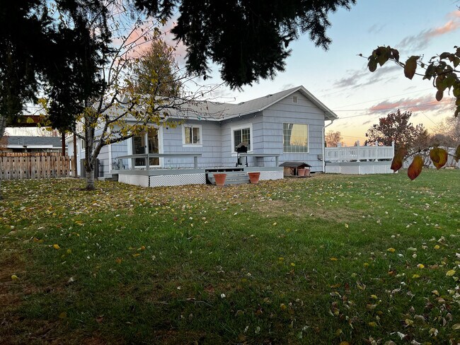 Back Deck - 4404 W Chestnut Ave