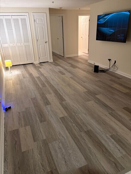 Building Photo - 42 S Cherry St