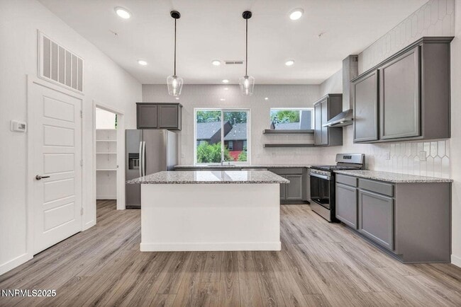 Building Photo - 557 California Ave