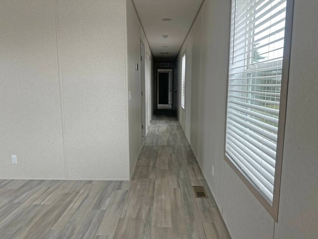 Building Photo - 14876 Washington Rd