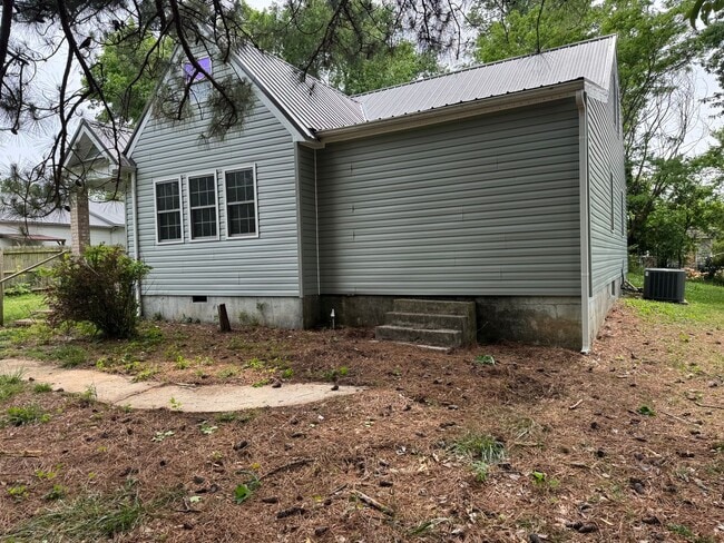 Building Photo - Newly Remodeled 3Bd/2Ba House
