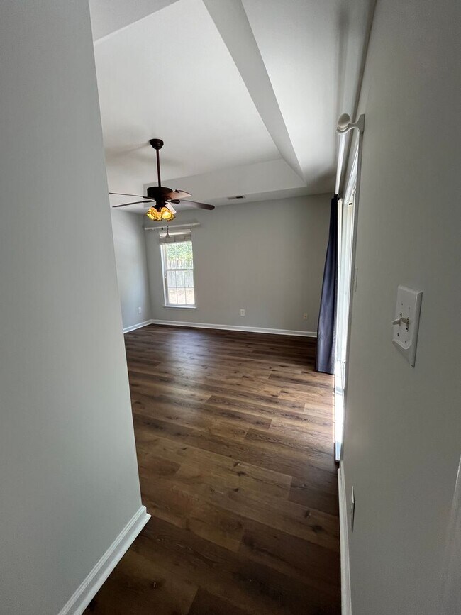 Building Photo - Discover this well-maintained 3-bedroom, 2-bath home in Wilmington, NC