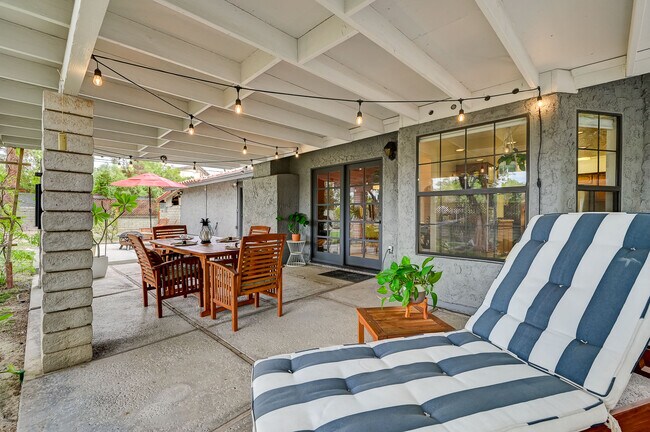 Building Photo - 2400 La Solana Way