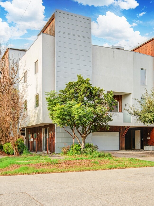 Building Photo - 3910 Austin St