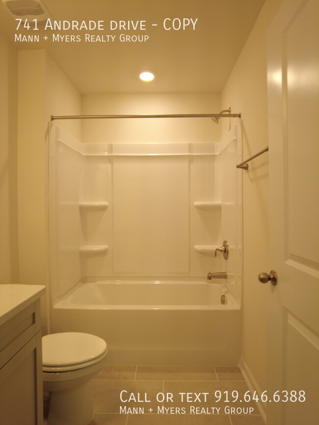 Building Photo - 741 Andrade Dr