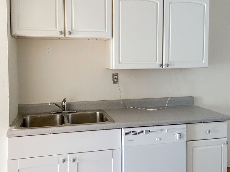 Building Photo - 4811 N Wolcott Ave
