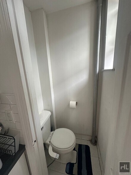 Building Photo - 35 STREET