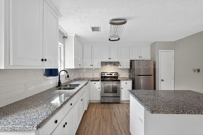 Building Photo - 16350 Many Trees Ln