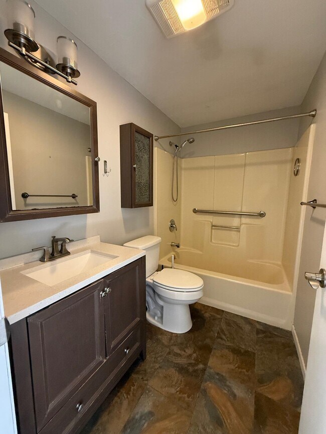 Building Photo - 9 Savage Ct