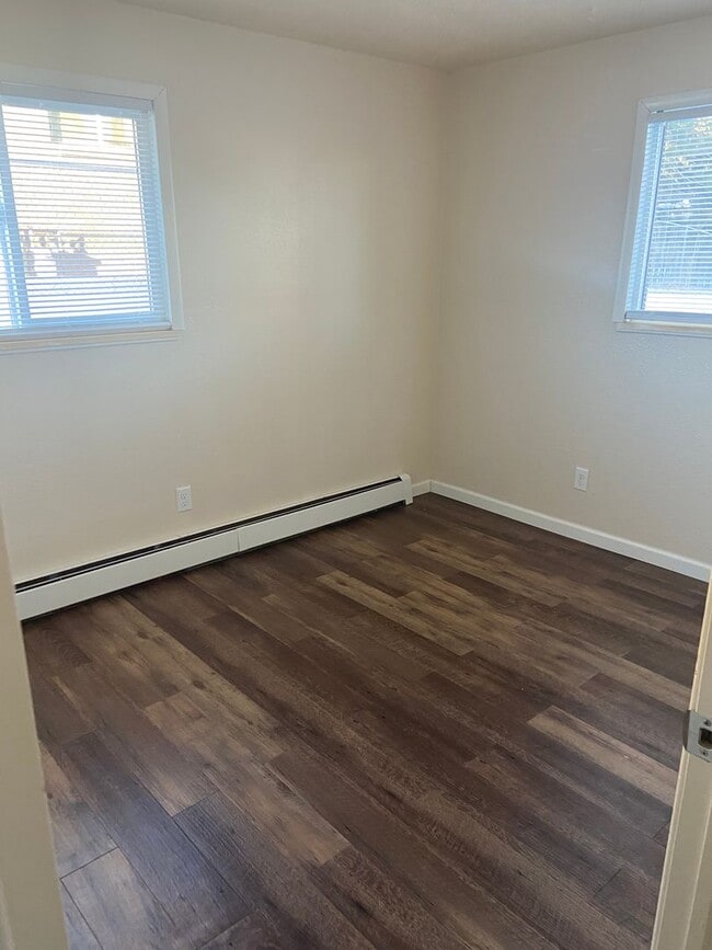 Building Photo - 1604 N Empire Ave