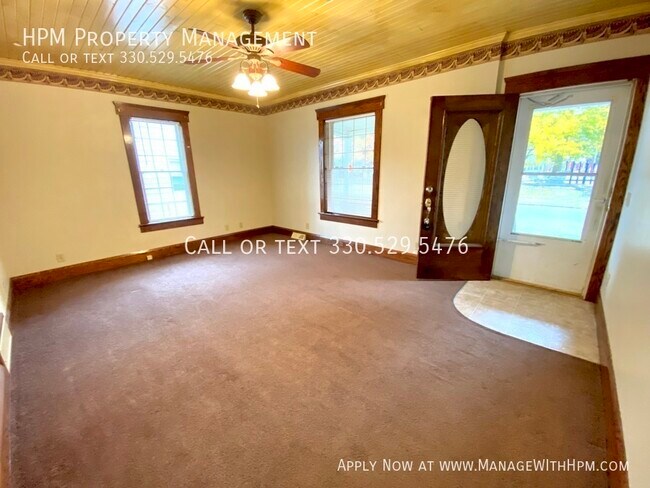 Building Photo - 837 Parkview St NE