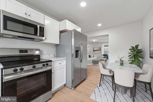 Building Photo - 2210 New Falls Rd