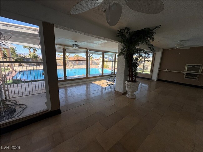 Building Photo - 71 Whitewind Ln