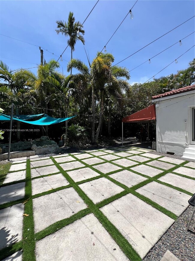 Building Photo - 314 Romano Ave