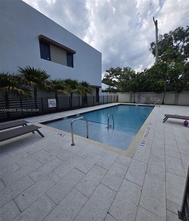 Building Photo - 5503 W Oak Wy