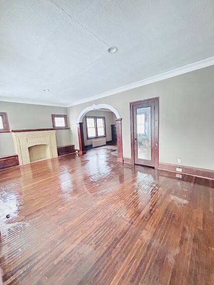 Building Photo - 1917 N Newton Ave