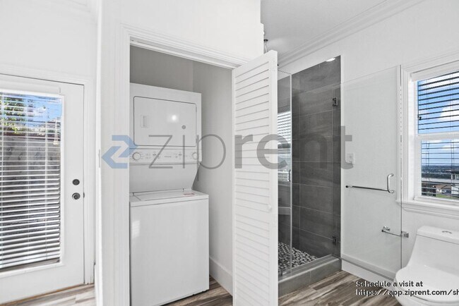 Building Photo - 24518 Karina St