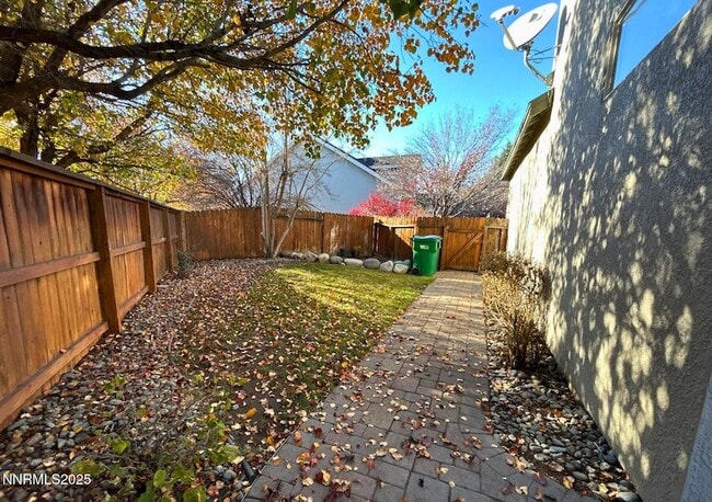 Building Photo - 5353 Desert Peach Dr