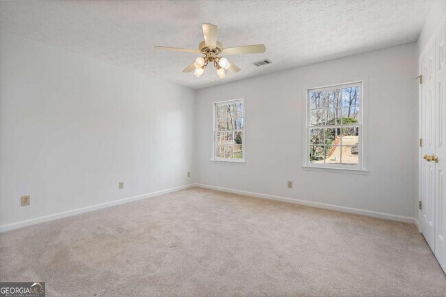 Building Photo - 275 Sageglen Rd