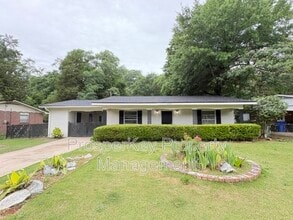 Building Photo - 2127 Wellborn Dr