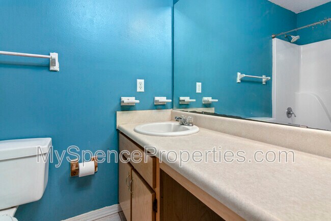 Building Photo - 14 Flora Cove