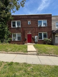 Building Photo - 921 19th St NE