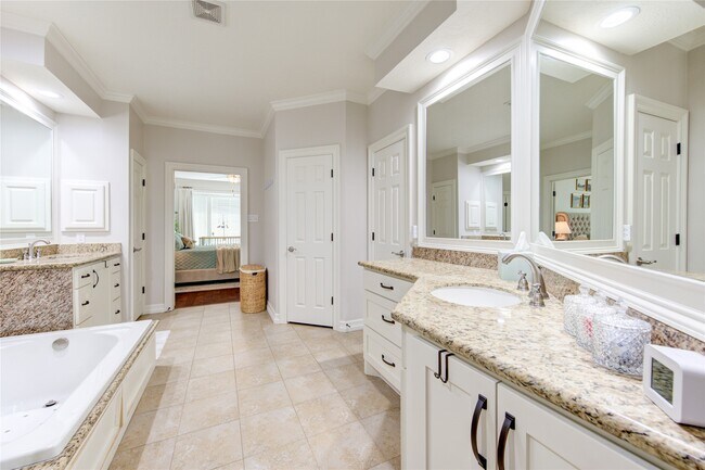 Building Photo - 12503 Whispering Sands Ct