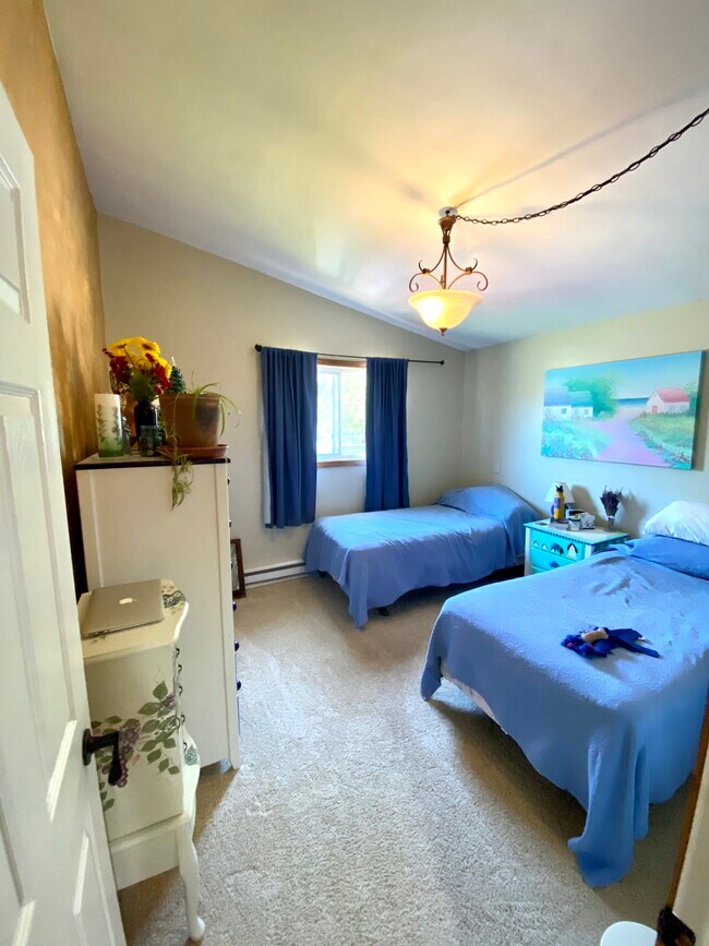 Bedroom 2 - 1402 Altamont St