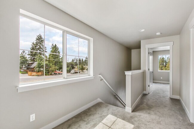 Building Photo - Duplex in Well Located SW Bend