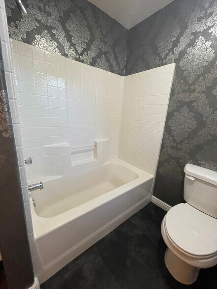 Building Photo - 290 S 1200 E