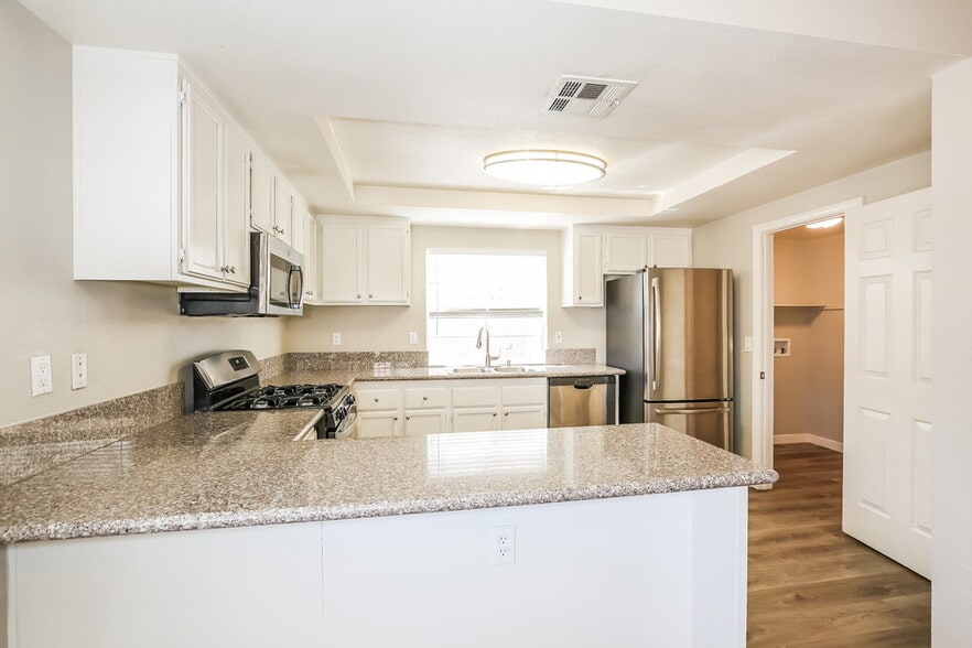 Building Photo - 7217 Chesterton Dr