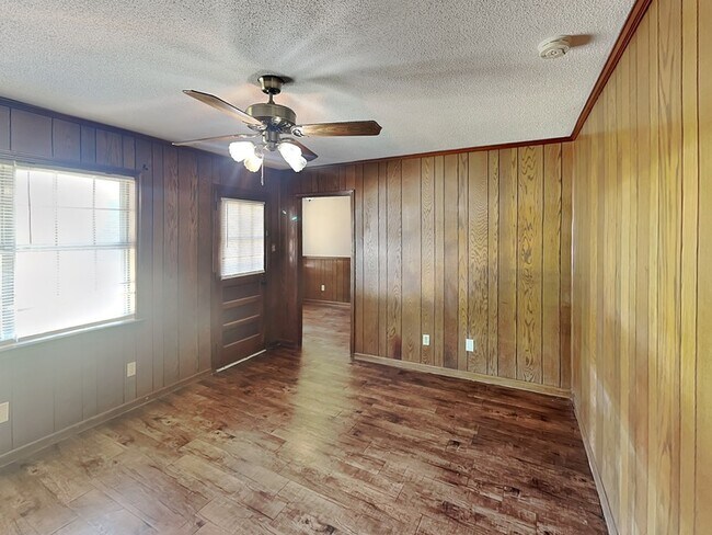 Building Photo - 3328 Shuster Cove