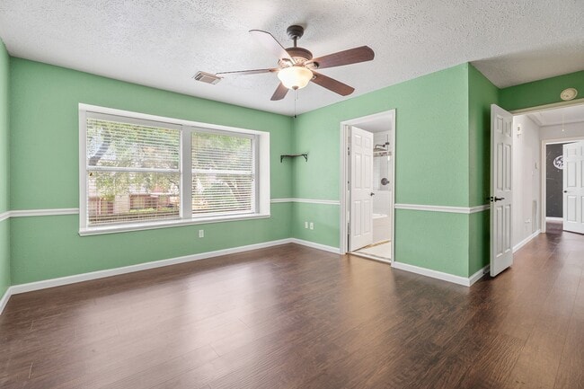 Building Photo - 14310 Sun Harbor Dr