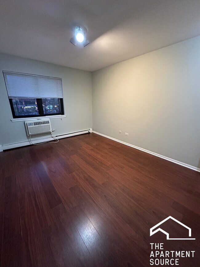 Building Photo - 696 Elm Pl