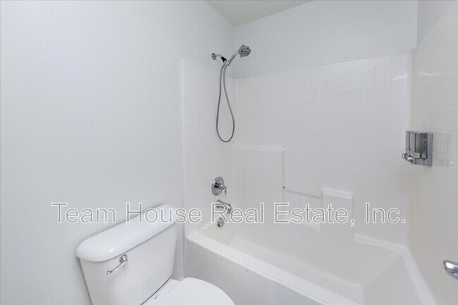 Building Photo - 28440 Mirabelle Ln