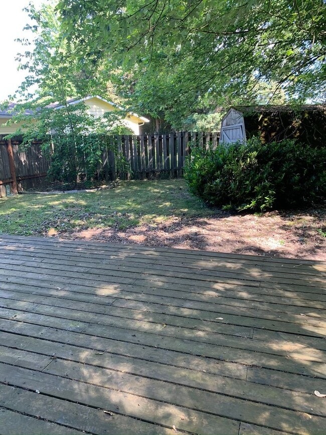 Building Photo - Large Four Bedroom House in Newberg