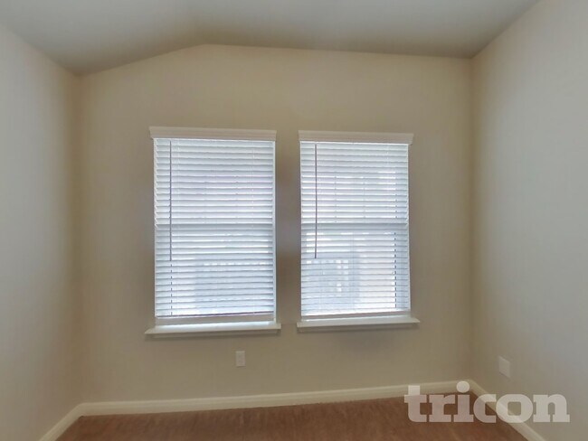 Building Photo - 13681 Paxton Blvd