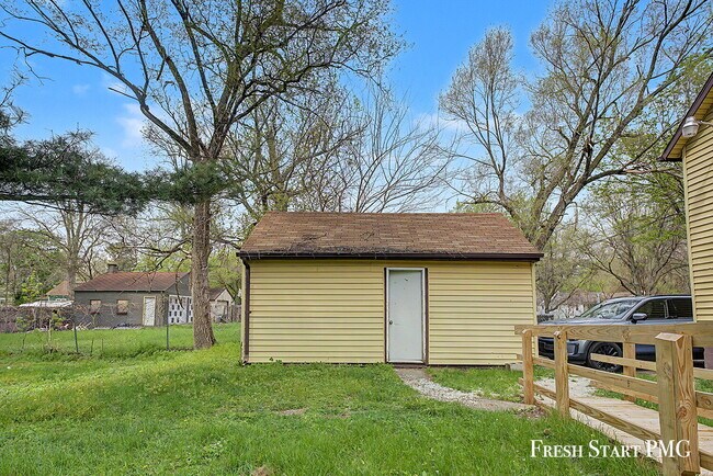 Building Photo - 1521 N Park St