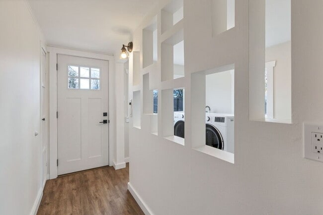 Building Photo - 134 S Quitman St